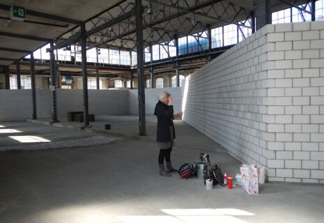 2016, Halle 1020, Vorbereitung der Wand